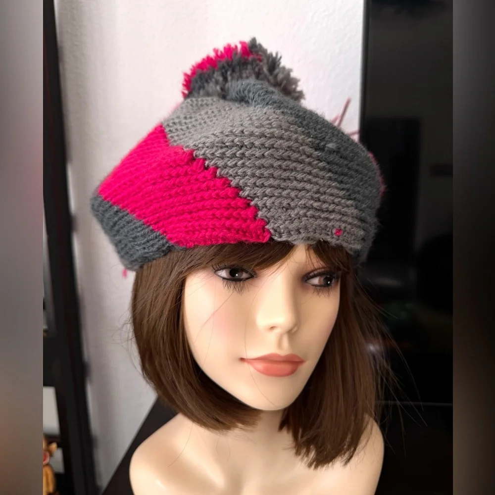 Vintage Avon Gray and Pink Knit Beret